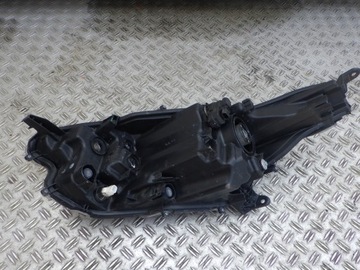 ФАРА ПЕРЕДНЯЯ ПРАВАЯ TOYOTA YARIS IV