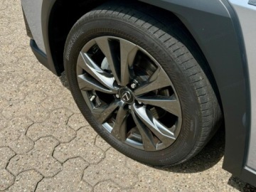 Lexus UX Crossover Facelifting 2.0 300h 199KM 2025 UX 300h F Sport Design 2.0 Hybrid Dynamic Force | Kamera cofania, zdjęcie 15
