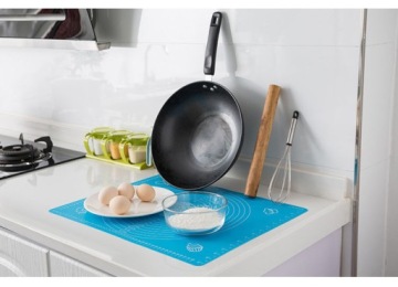 Большая кондитерская доска с силиконовым ковриком размером 40 х 50 см.