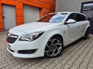 Opel Insignia I Sports Tourer Facelifting 2.0 Turbo ECOTEC 250KM 2016 Opel Insignia Sports Tourer 2.0 SIDI Turbo Business Innovation 4x4, zdjęcie 1