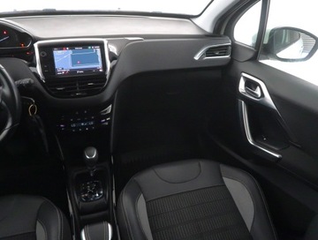 Peugeot 2008 I SUV Facelifting 1.2 PureTech 110KM 2018 Peugeot 2008 1.2 PureTech, Salon Polska, zdjęcie 7