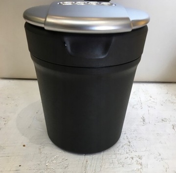 Klapka popielniczki kubka schowka Audi OE 7517857851715