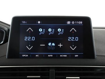 Peugeot 3008 II Crossover 1.2 PureTech 130KM 2018 Peugeot 3008 Crossway alcantara virtual navi, zdjęcie 23