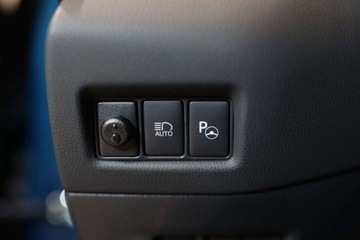 Toyota C-HR I Crossover Facelifting 1.8 Hybrid 122KM 2023 Toyota C-HR 1.8 Hybrid GPF GR Sport 1.8 Hybryda 122KM, zdjęcie 29