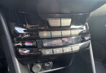 Peugeot 2008 I SUV Facelifting 1.2 PureTech 110KM 2018 Peugeot 2008 1.2T 110KM 2018r automat navi kamera polskora 1.2 110KM, zdjęcie 11
