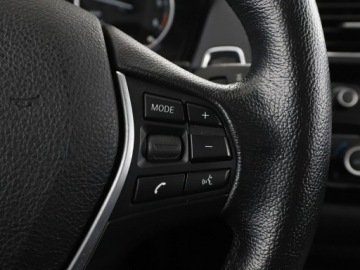 BMW Seria 1 F20-F21 Hatchback 5d Facelifting 2015 120d 190KM 2016 BMW 120 2.0d Automat Advantage Nawigacja, zdjęcie 29