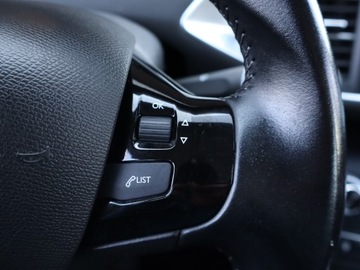 Peugeot 308 II SW Facelifting 1.5 BlueHDI 130KM 2019 Peugeot 308 1.5 BlueHDi, Salon Polska, Klima, zdjęcie 19