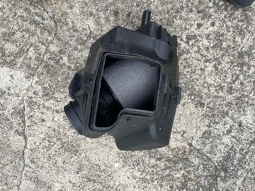AUDI A8 S8 D4 obudowa filtra powietrza OE 4H0133824