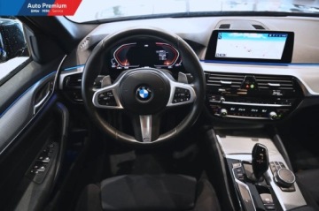 BMW Seria 5 G30-G31 Limuzyna 520d 190KM 2019 BMW Seria 5 xDriveAdaptacyjne Reflektory LEDSkorzana Kierownica M 2.0, zdjęcie 10