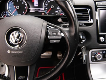 Volkswagen Touareg II SUV Facelifting 3.0 V6 TDI BlueMotion 262KM 2014 VOLKSWAGEN Touareg 3.0 TDI V6 BMT R-Line Suv 262KM 2014, zdjęcie 17