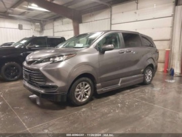 Toyota Sienna III 2023 Toyota Sienna 2023r., 4x4, 2.5L 2.5 Hybryda 189KM, zdjęcie 1