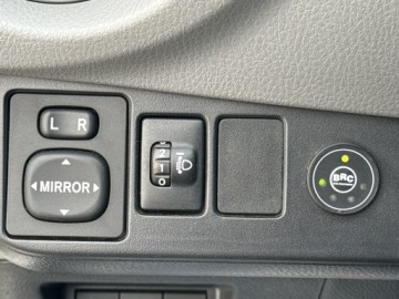 Toyota Yaris III Hatchback 5d Facelifting 2017 1.5 Dual VVT-iE 111KM 2018 Toyota Yaris 1,5-Dual-VVT-iE III (2011-2019) 1,5-D, zdjęcie 16