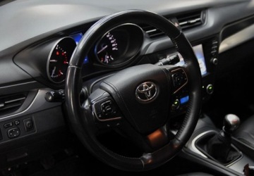 Toyota Avensis III Wagon Facelifting 2015 2.0 D-4D 143KM 2015 Toyota Avensis PL Salon _ kombi _ kamera cofania _ Alu17_ 2.0 Diesel 143KM, zdjęcie 16