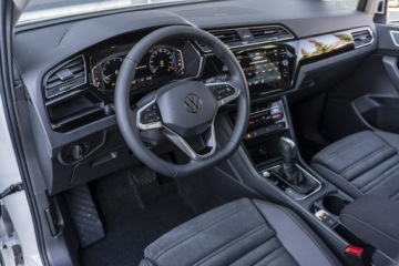 Volkswagen Touran III 1.5 TSI EVO 150KM 2025 Volkswagen Touran Highline 1.5 TSI EVO 150 KM DSG, zdjęcie 9