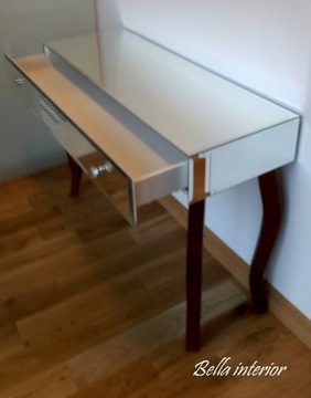 Стеклянная консоль