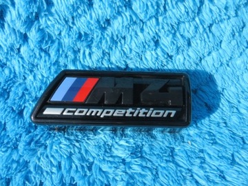 ЗНАК НА КРЫЛЕ BMW M4 COMPETITION, НАПИСНАЯ КЛАПАНКА