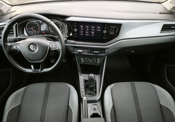 Volkswagen Polo VI Hatchback 5d 1.0 TSI 115KM 2019 Volkswagen Polo 115 Km 6 biegow, Highline, Czujniki parkowania, Bezwypadko, zdjęcie 3