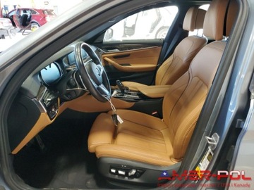 BMW Seria 5 G30-G31 2018 BMW Seria 5 _G30_530IX_xDrive_3.0 L_335 km_2018r_M Pakiet 3.0 Benzyna 335KM, zdjęcie 7