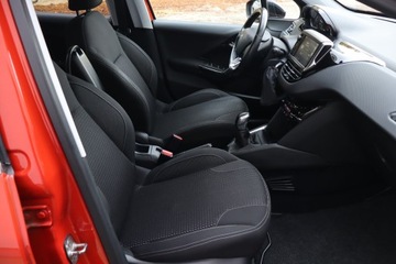 Peugeot 208 I Hatchback 5d Facelifting 1.2 PureTech 110KM 2016 Peugeot 208 1.2 PureTech, Salon Polska, zdjęcie 8