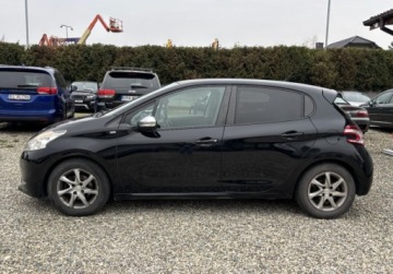 Peugeot 208 I Hatchback 3d 1.6 e-HDI 92KM 2014 Peugeot 208 2014r. 1.6 Diesel 92KM, zdjęcie 2