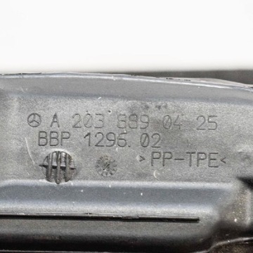 MERCEDES-BENZ CLC PŘEDNÍ PRAVÝ BLATNÍK KRYT CL203 A2038890425 2010