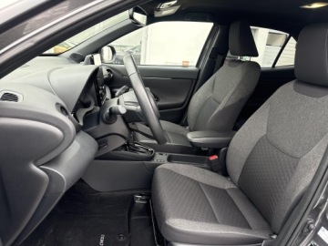 Toyota Yaris IV Hatchback 1.5 Hybrid Dynamic Force 116KM 2024 Toyota Yaris Cross Hybrid 1.5 Style Hybrid 1.5 Sty, zdjęcie 12