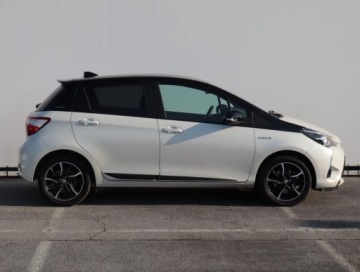 Toyota Yaris III Hatchback 5d Facelifting 2017 1.5 Hybrid 100KM 2018 Toyota Yaris 1.5 Hybrid, Salon Polska, Serwis ASO, zdjęcie 5