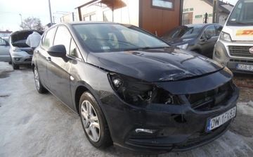Opel Astra K Hatchback 5d 1.6 CDTI 110KM 2019 Opel Astra 2019r, 1.6 CDTI. Uszkodzony prawy przod. Jezdzi. VAT 23 1.6, zdjęcie 2