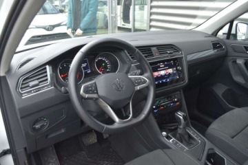 Volkswagen Tiguan II SUV Facelifting 1.5 TSI 150KM 2023 Volkswagen Tiguan SalonPL 150KM DSG LifeACCComfortPakiet ZimowyMasazKamera, zdjęcie 8