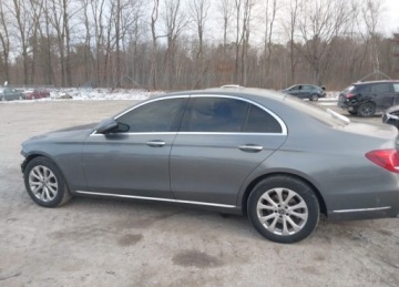 Mercedes Klasa E W213 2018 Mercedes-Benz Klasa E E 300, 4Matic, od ubezpieczalni 2.0 Benzyna 241KM, zdjęcie 4