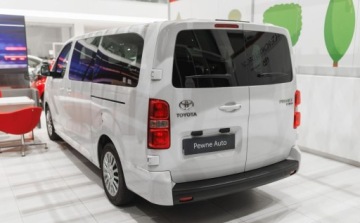 Toyota Proace II Furgon Medium 2.0 D-4D 177KM 2022 Toyota Proace Verso Verso 2.0 D4-D Long Business Aut. 2.0 Diesel 177KM, zdjęcie 2