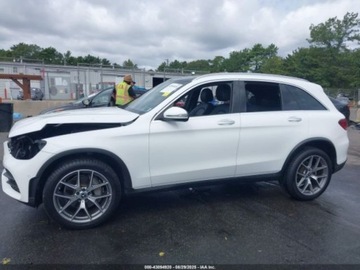 Mercedes GLC C253 2021 Mercedes-Benz GLC 300 4Matic 2021 2.0l 2.0 Benzyna 255KM, zdjęcie 2