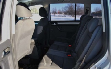 Volkswagen Touran II 1.6 TDI 105KM 2011 Volkswagen Touran GWARANCJA, 1. rej. 2012r, 1.6 TDI, Niski przebieg, Dobrz, zdjęcie 5