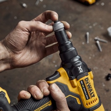 Заклепочник аккумуляторный 18В 10кН 2,4-4,8мм 1x1,7Ач DeWALT DCF403E1GT