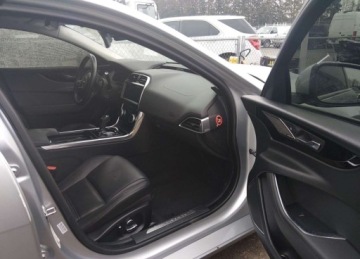 Jaguar XE 2020 Jaguar XE 2020r., S Awd Automatic, 2L, od ubezpieczalni 2.0 Benzyna 250KM, zdjęcie 9