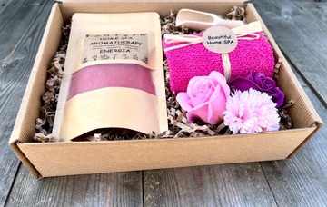 Отличный подарочный набор косметики, соли для ванн, мыло, цветы для мамы