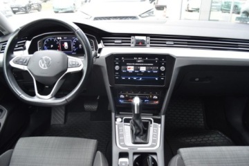 Volkswagen Passat B8 Variant Facelifting 2.0 TSI 190KM 2022 Volkswagen Passat SalonPL 2.0 TSI 190KM DSG Business NaviMatrixKeyLessKame, zdjęcie 9
