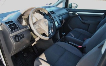 Volkswagen Touran II 1.6 TDI 105KM 2011 Volkswagen Touran GWARANCJA, 1. rej. 2012r, 1.6 TDI, Niski przebieg, Dobrz, zdjęcie 4