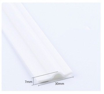 ПРОКЛАДКА УПЛОТНИТЕЛЬНОЙ ЛЕНТЫ ЗАЩИЩАЕТ ОТ ХОЛОДНЫХ СВЕТОВ И ВЕТРА