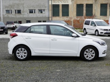 Hyundai i20 II Active 1.4 100KM 2016 Hyundai i20 Automat Klima Mały przebieg, zdjęcie 3