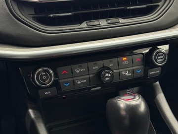 Jeep Compass II SUV Plug-In Facelifting 1.3 GSE T4 190KM 2022 Jeep Compass T4 PHEV 4xe Limited / Kamera cofania, zdjęcie 22