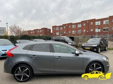 Volvo V40 II Hatchback 2.0 D4 DRIVE-E 190KM 2014 R-Design*bezwypadk.*DUŻY WYBÓR*od ręki z Holandii, zdjęcie 2