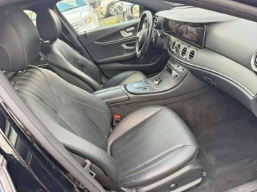 Mercedes Klasa E W213 2022 Mercedes-Benz Klasa E 2022 MERCEDES-BENZ E 350 4MATIC 2.0 Benzyna 255KM, zdjęcie 6