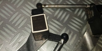 BMW E60 E61 E63 CZUJNIK POZIOMU LAMP XEN POZIOMOWANIA ŚWIATEŁ PRZÓD 1093697