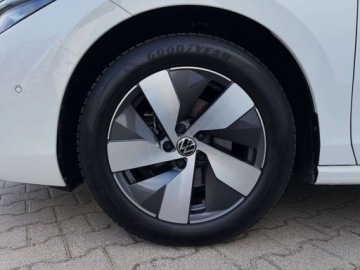 Volkswagen Passat B8 Variant Facelifting 2.0 TDI SCR 150KM 2025 Volkswagen Passat 2.0TDI 150KM Business DSG SerwisASO Acc Led Navi Hak FV23, zdjęcie 32