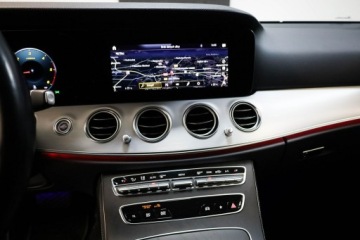 Mercedes Klasa E W213 Limuzyna Facelifting 2.0 E220d 194KM 2021 Mercedes E 220 *4Matic*AMG Line*Salon Polska*I, zdjęcie 21
