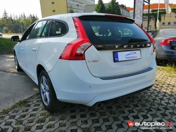 Volvo V60 I Kombi Facelifting 2.0 D3 DRIVE-E 150KM 2017 Volvo V60 I 2.0 D2 I rej. 02/2017, 150 KM, bezwypadkowy, zdjęcie 3