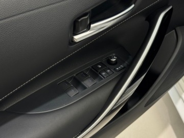 Toyota Corolla XII TS Kombi Facelifting 2.0 Hybrid Dynamic Force 196KM 2022 Toyota Corolla Comfort + Tech + Style / LED / Podg, zdjęcie 18