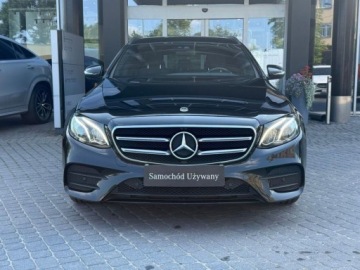 Mercedes Klasa E W213 Kombi Plug-in Facelifting 2.0 E300de 306KM 2020 Mercedes-Benz Klasa E 300 DE hybryda plug-In pakiet AMG serwis ASO pakiet, zdjęcie 1
