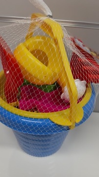 ZESTAW DO PIASKU PIASKOWNICY WIADERKO KONEWKA SITKO GRABKI ŁOPATKA FOREMKI